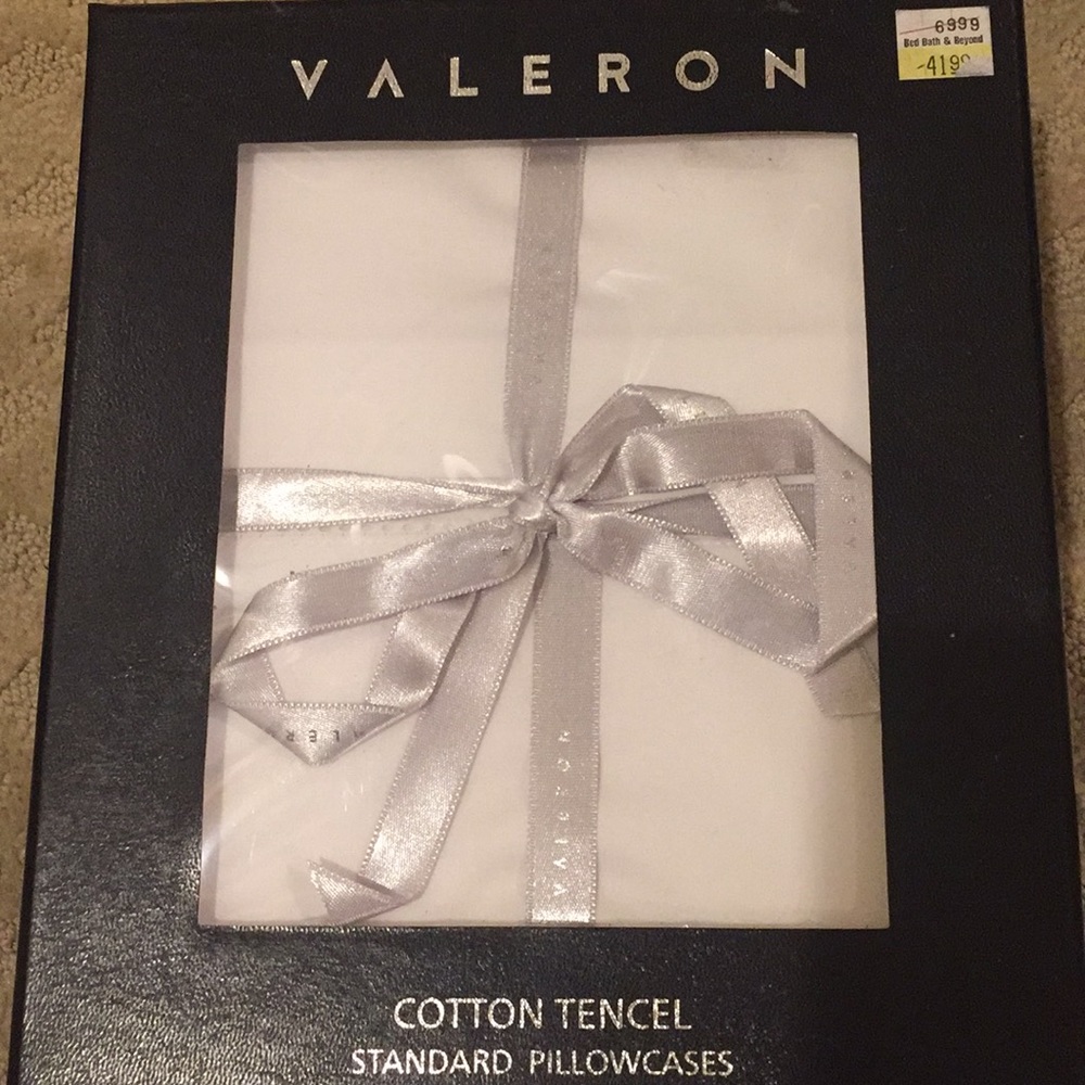 2 white pillowcases by Valeron